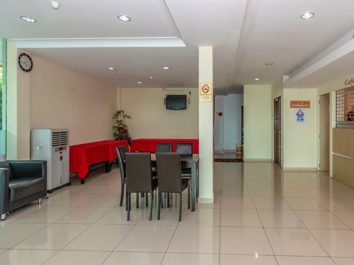 Hotel Oyo 1158 906 Airport Malacca Exterior foto